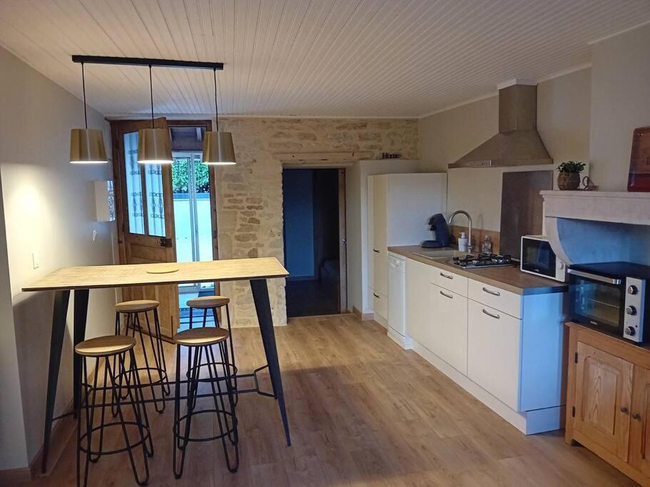 Petite Maison En Pierre Au Calme Avec Exterieur Montbellet Екстер'єр фото